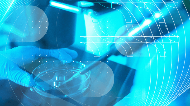 Scientist in protective clothing working in a laboratory, focusing on quality.